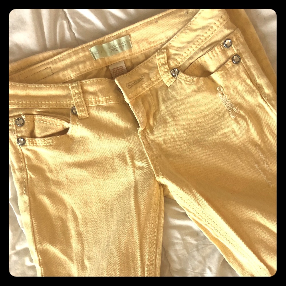 Almost Famous Premium yellow skinny jeans size 5
